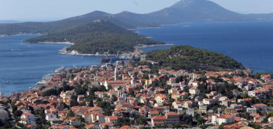 Klimatska obilježja otok Lošinj od davnina čine osobito privlačnim